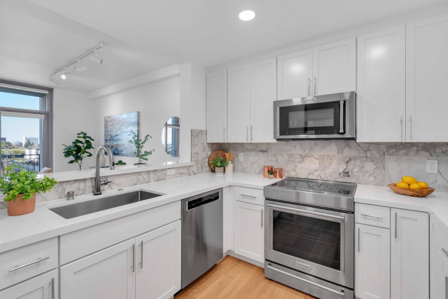 175 West Saint James Street 607