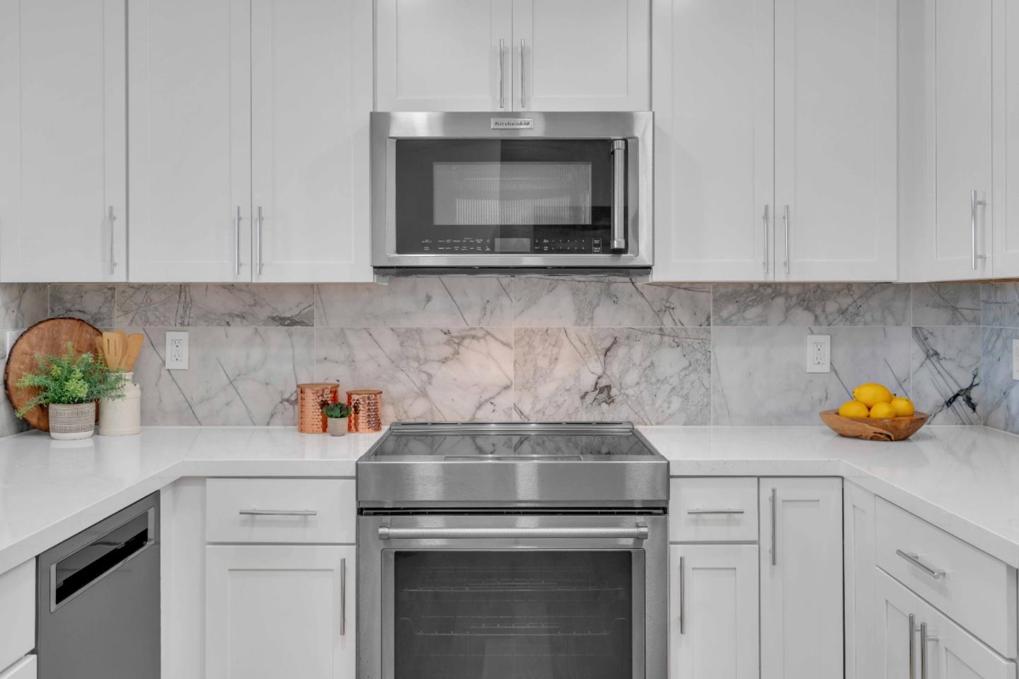 175 West Saint James Street 607