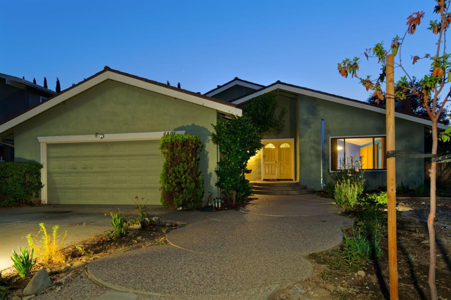 6805 Bluffwood Court