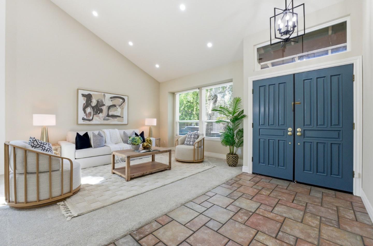 2709 Calle De La Loma