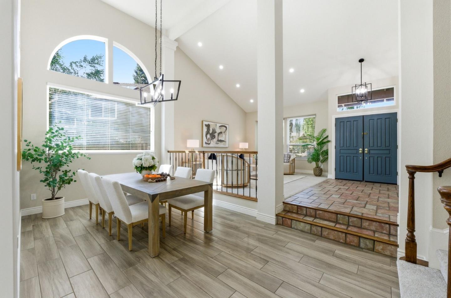 2709 Calle De La Loma