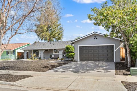 Photo of 6130 Paseo Pueblo, SAN JOSE, CA 95120 (MLS # ML82036849)