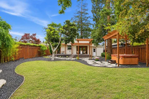 12 Athlone Way, Menlo Park, CA 94025 - #: ML82042793