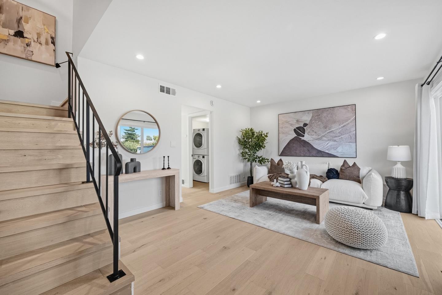4437 Bolivar Place