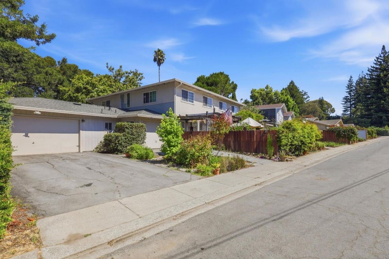 24 Meadow Way