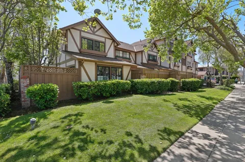 2000 Palm Avenue Unit 7, San Mateo, CA 94403 - MLS#: ML82001510