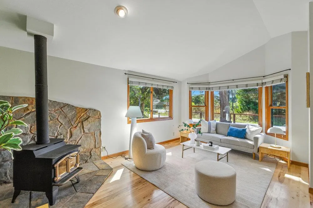 Moss Beach, California 94038, United States, 3 Bedrooms Bedrooms, ,2 BathroomsBathrooms,Residential,Active,195435