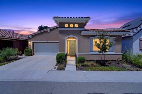 Photo of 2006 Red Oak Drive, HOLLISTER, CA 95023 (MLS # ML82052719)