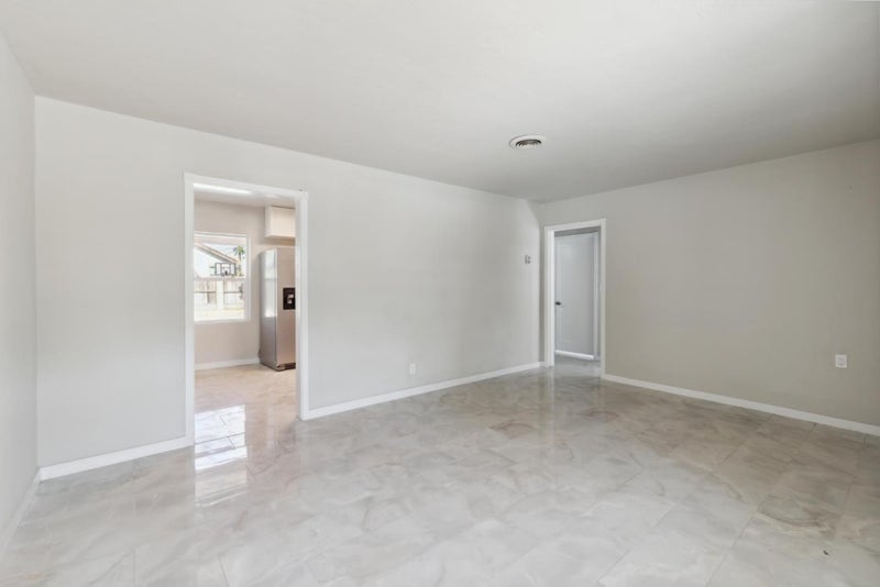 1087 Souza Street