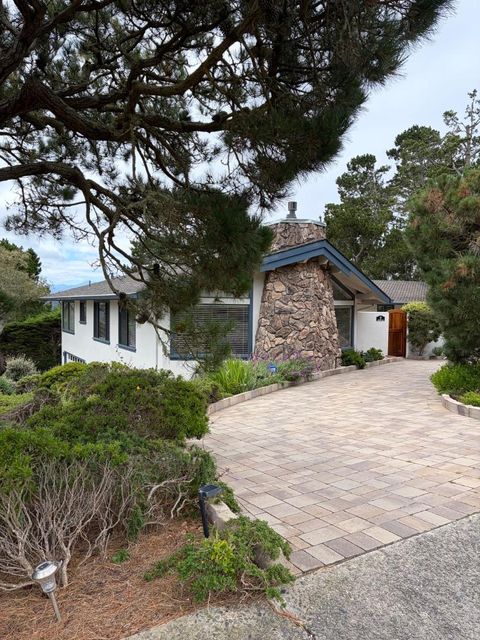 Photo of 9 Sommerset, MONTEREY, CA 93940 (MLS # ML82051751)