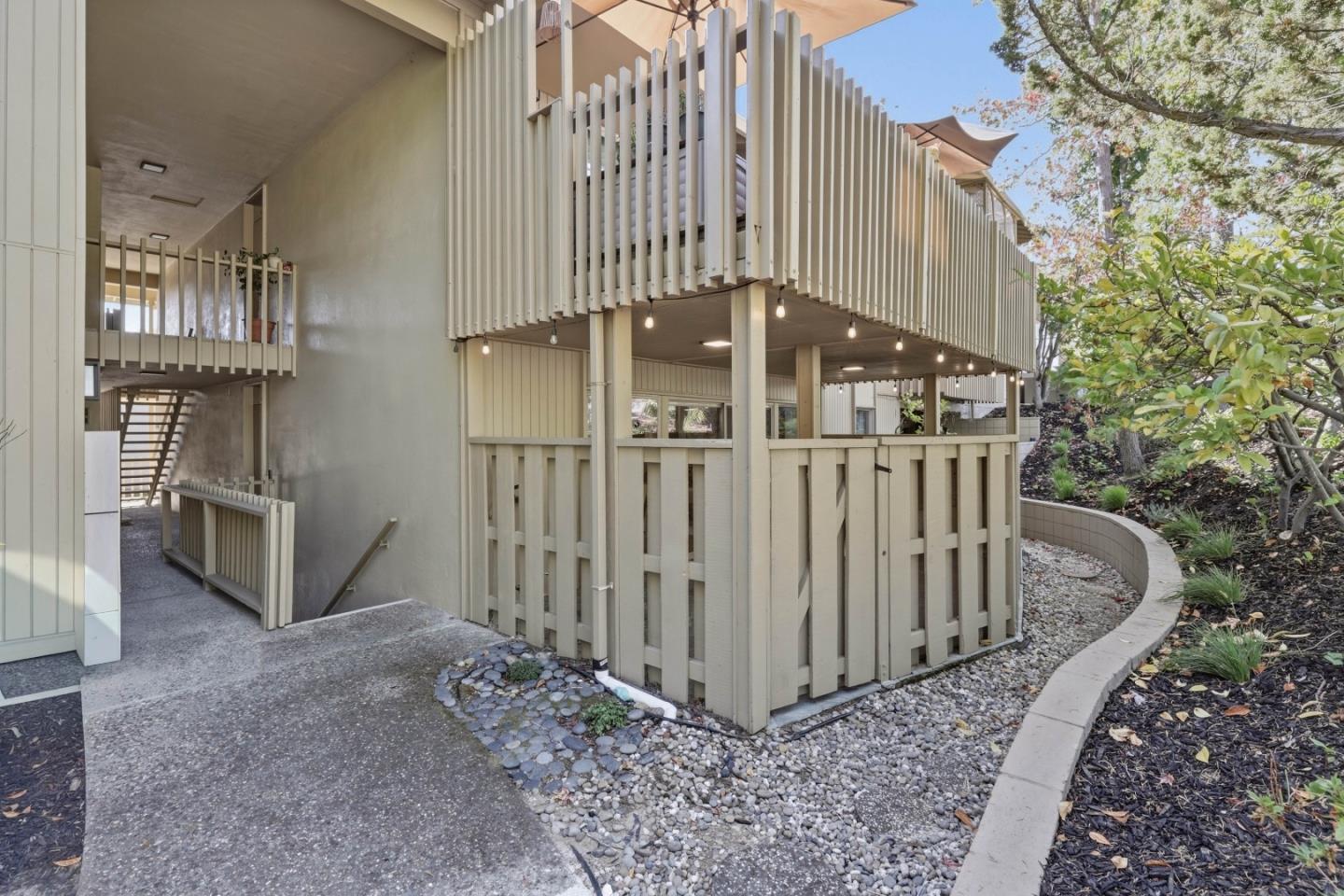 2323 Eastridge Avenue 512