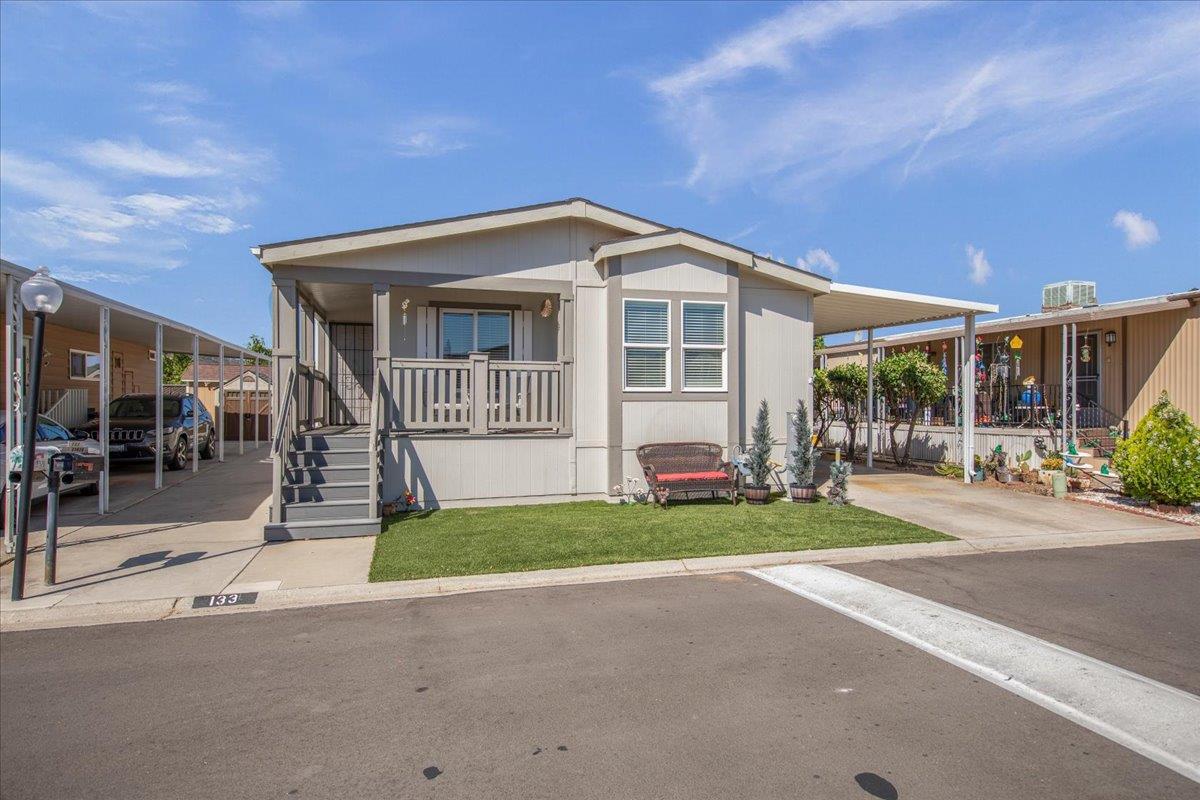 275 Burnett Avenue Unit: 133