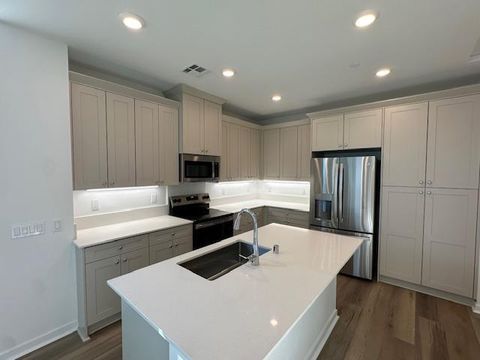 Tiny photo for 9423 N Sepulveda Boulevard #5, NORTH HILLS, CA 91343 (MLS # ML82029697)