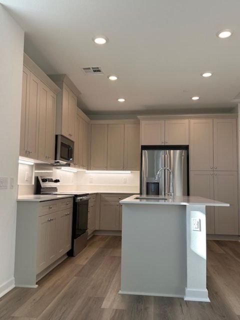 Tiny photo for 9423 N Sepulveda Boulevard #5, NORTH HILLS, CA 91343 (MLS # ML82029697)