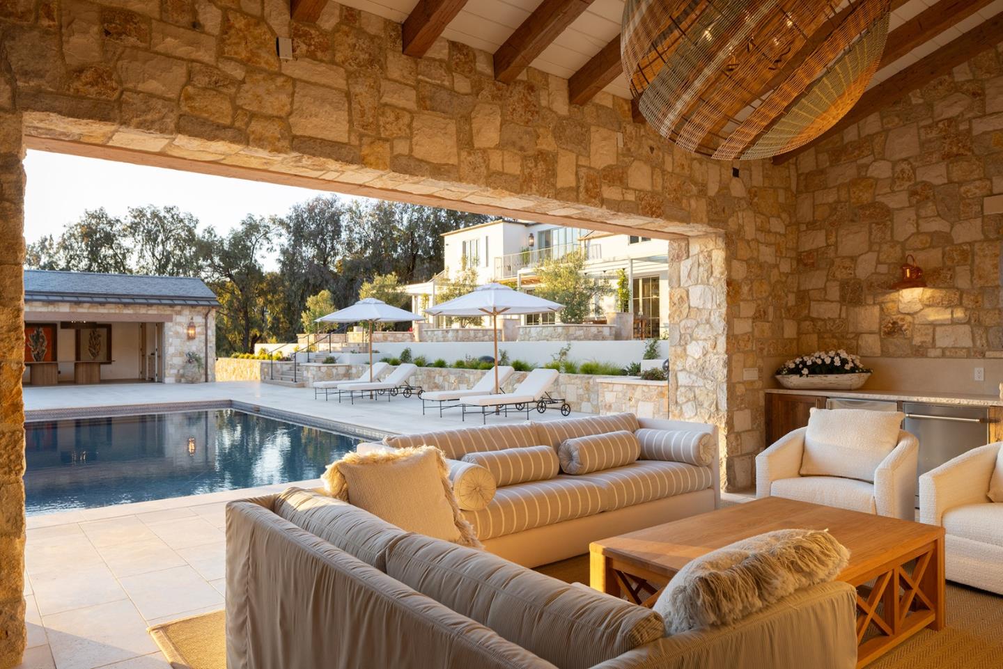 10 Encina Drive