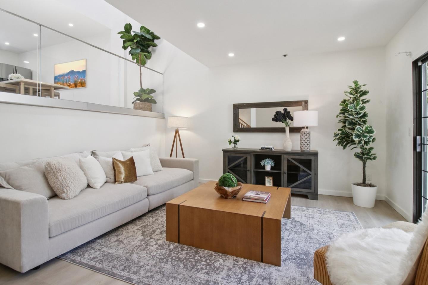 767 Loma Verde B