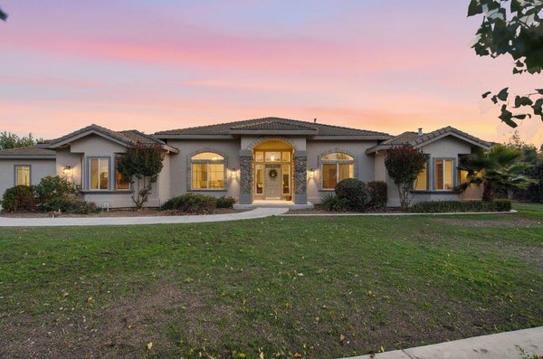 945 UNION RD, HOLLISTER, CA 95023 - Image 3cf4bc4d1d9d5367f3eec10a82d1f5f1/2802400355