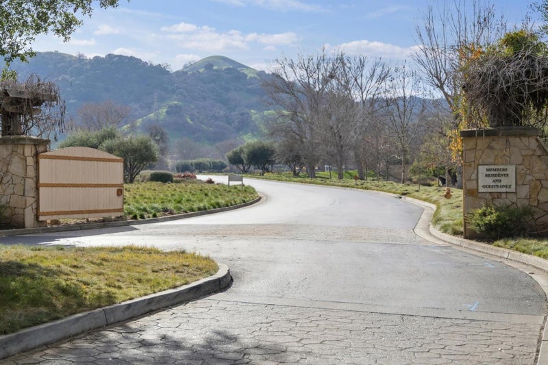 1450 Lakeview Court