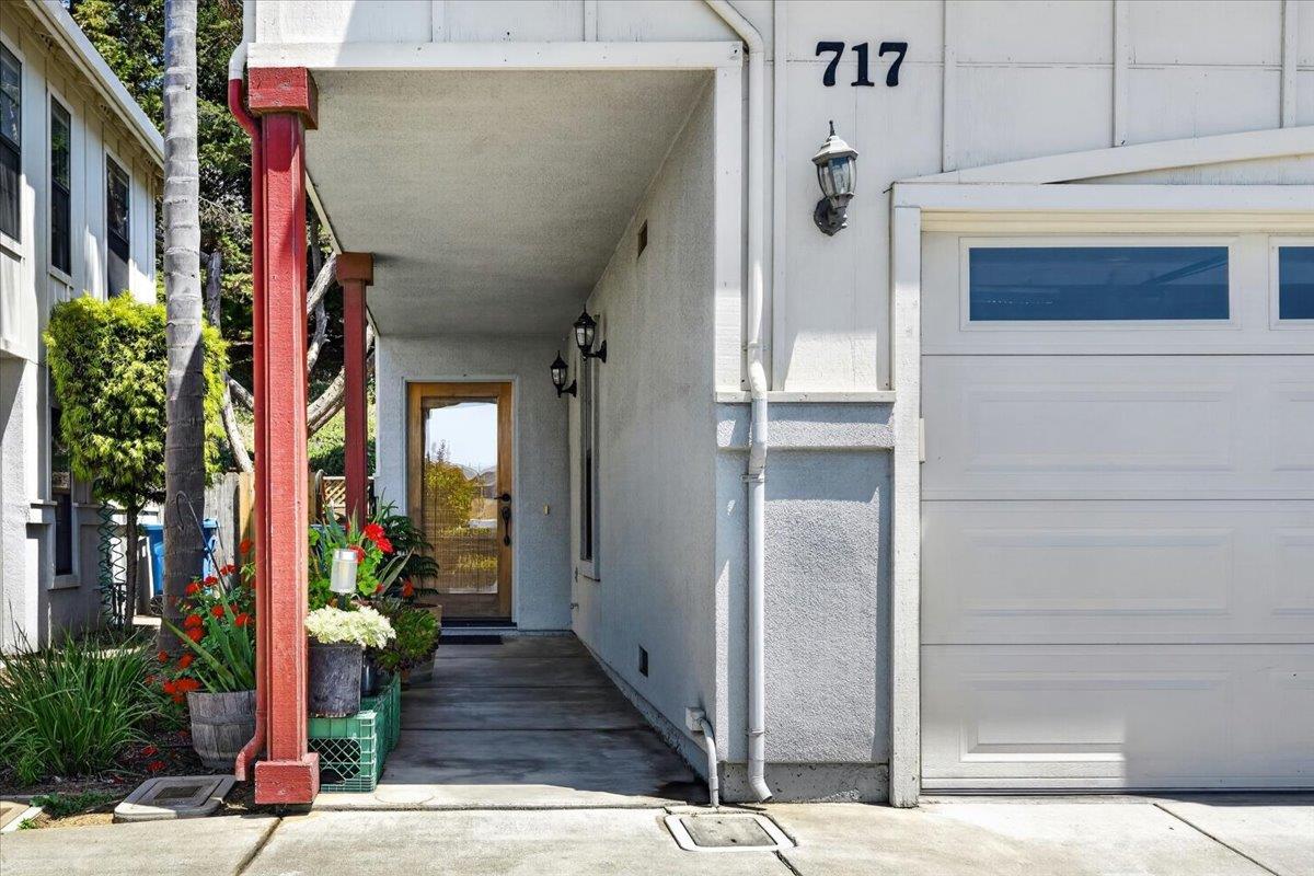 717 Las Casitas Dr.