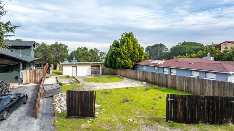 3699 OAK KNOLL Drive