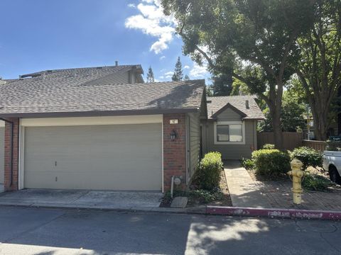 Photo of 92 Frontier Trail Drive, SAN JOSE, CA 95136 (MLS # ML82024592)