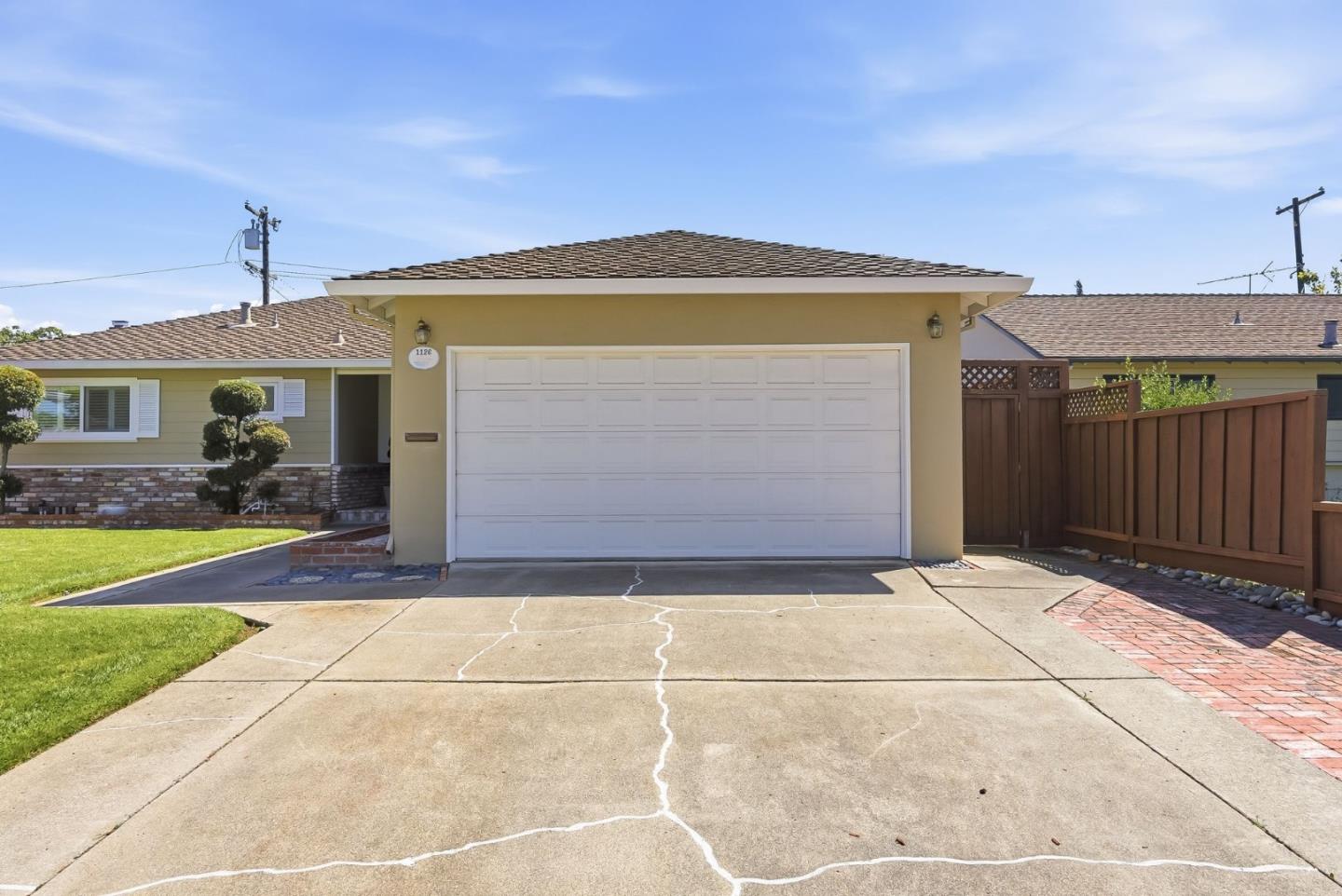 1126 West Knickerbocker Drive