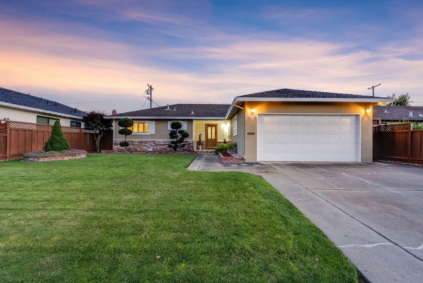1126 West Knickerbocker Drive