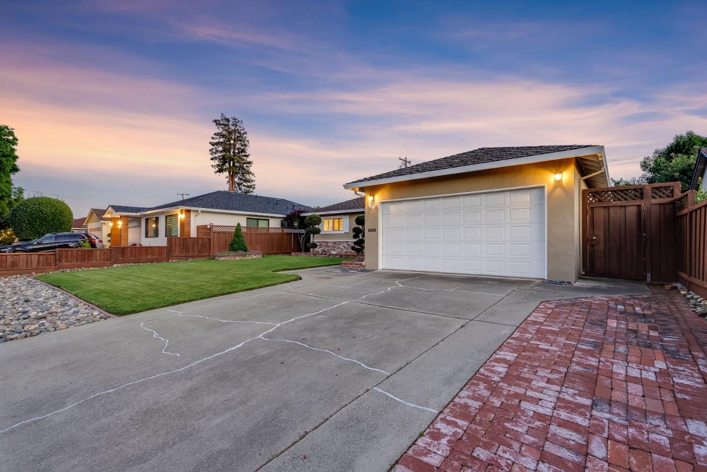 1126 West Knickerbocker Drive