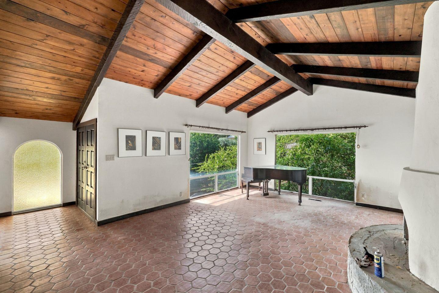 578 Portola Avenue