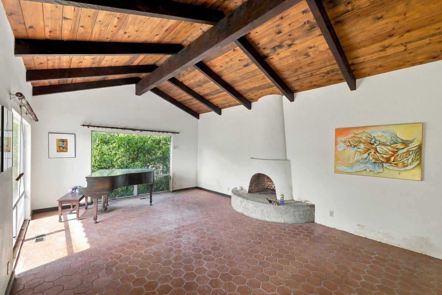 578 Portola Avenue