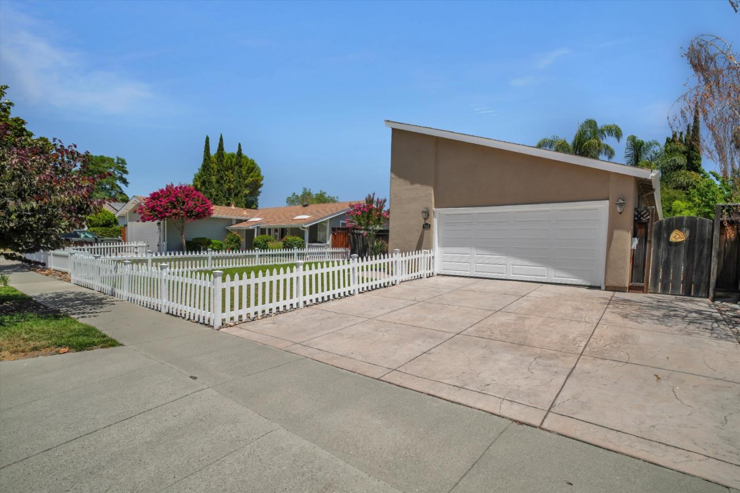 6958 Heaton Moor Drive