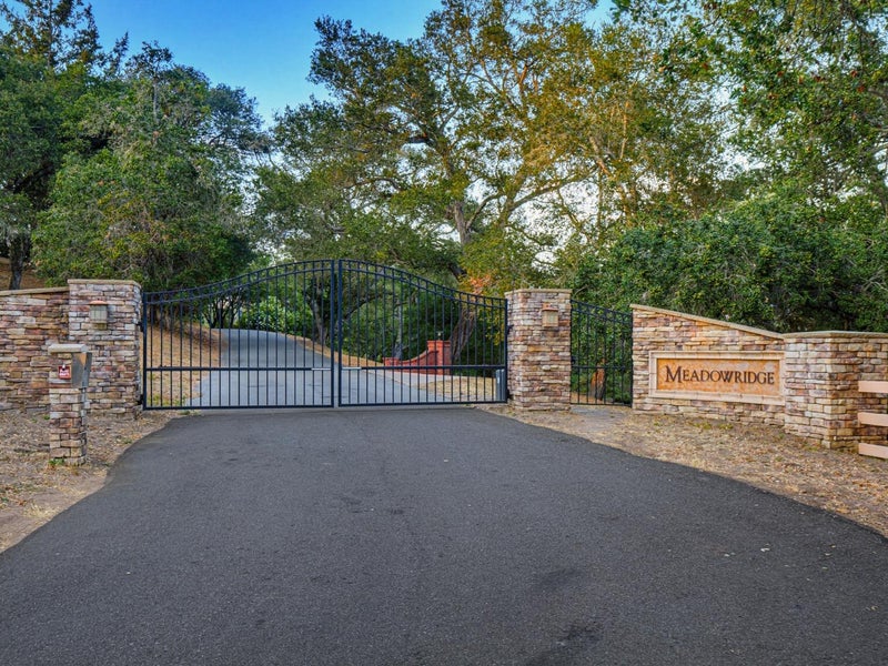 700 Meadowridge Road