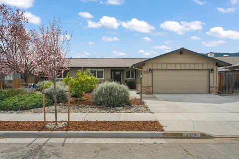 1330 Redwood Lane GILROY CA 95020