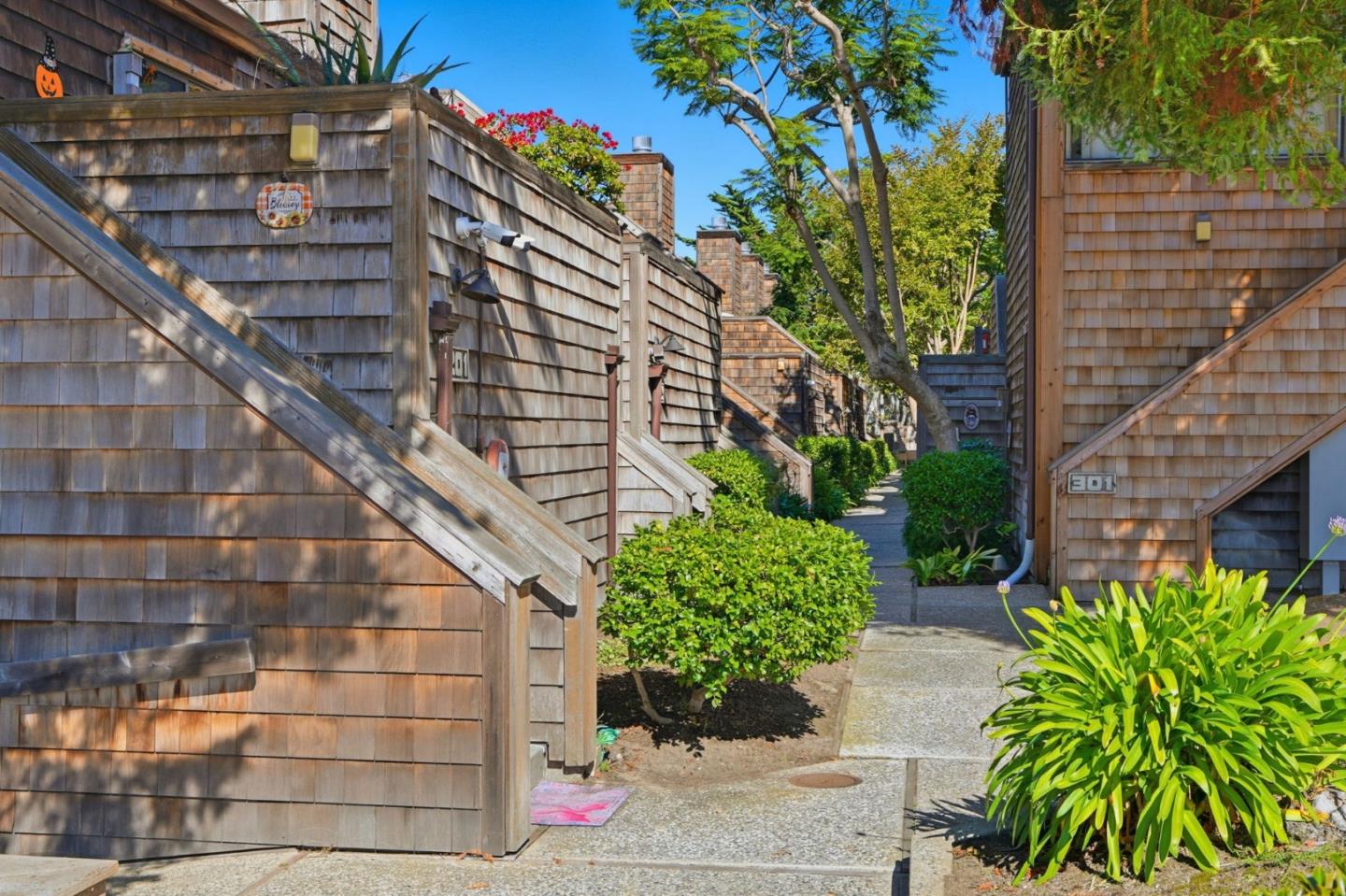 461 Dela Vina Avenue 103