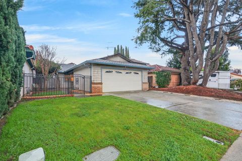Photo of 575 Guerra Drive, SAN JOSE, CA 95111 (MLS # ML82035400)