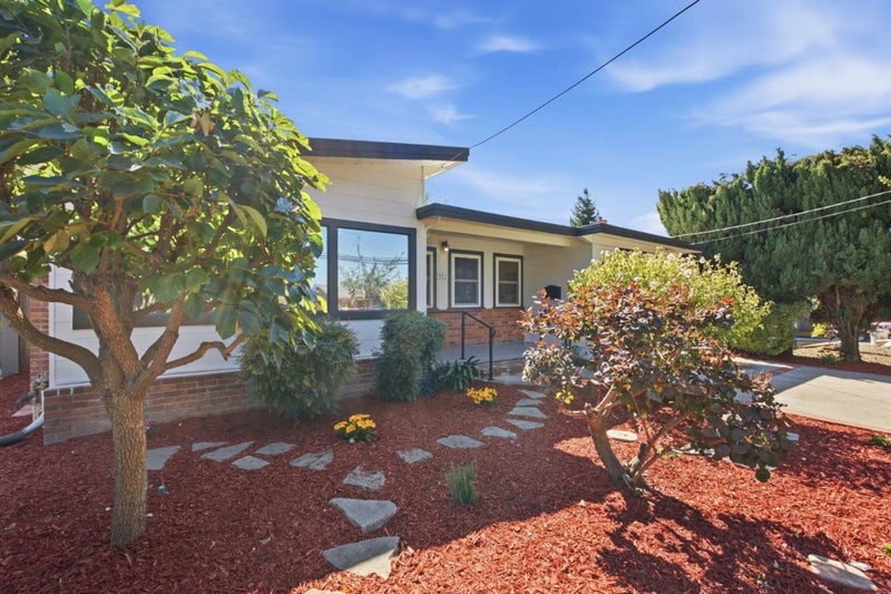 382 East Duane Avenue