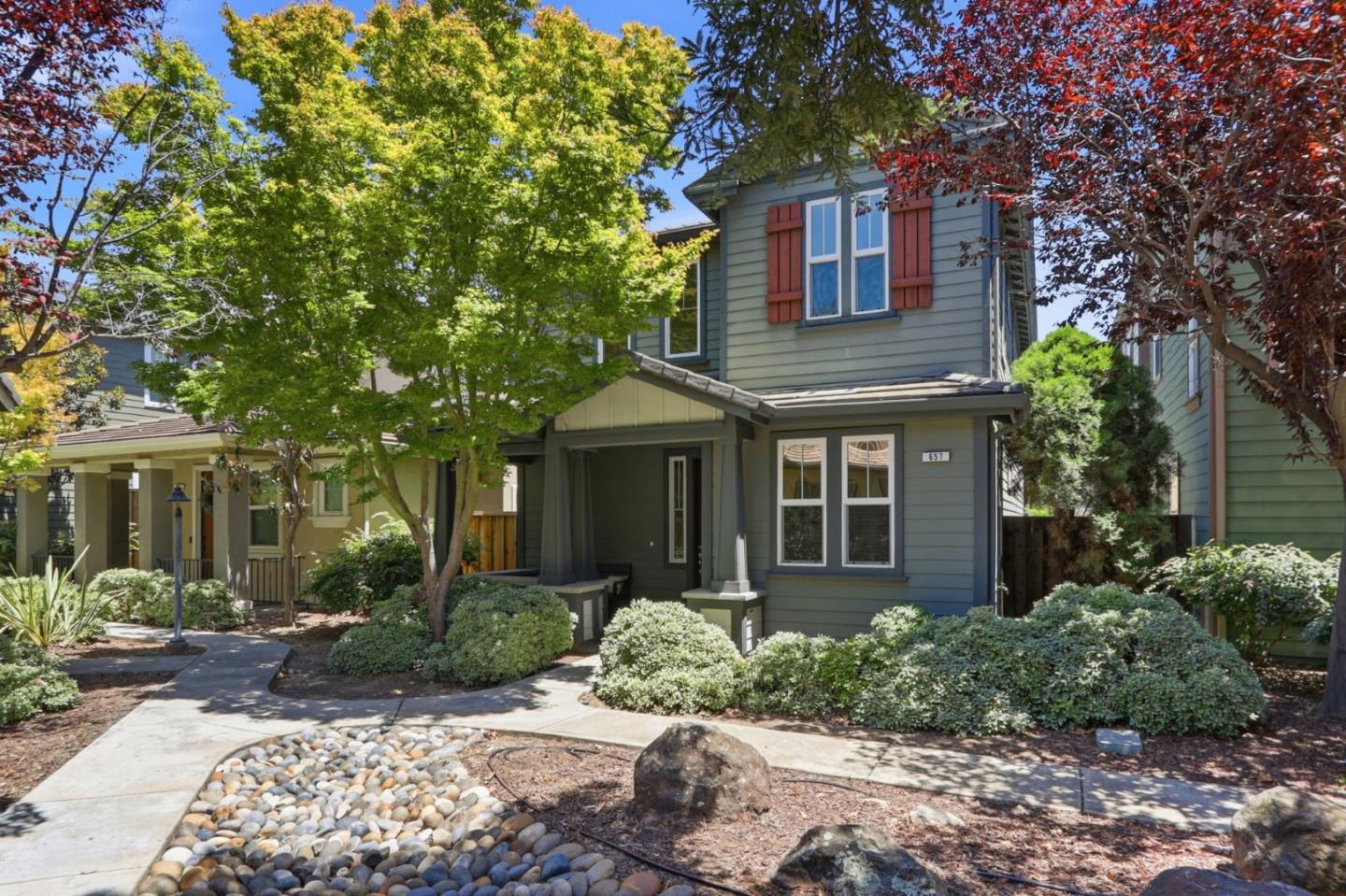 657 Woodland Terrace