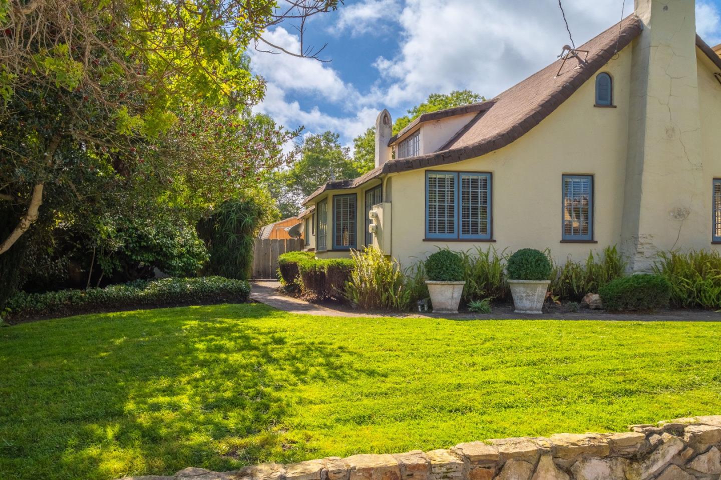 541 & 539 W Franklin Street