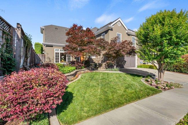 3813 Mountcliffe Court