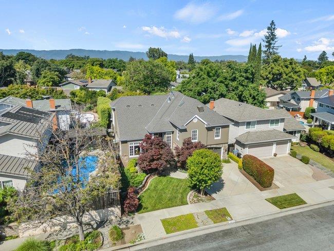 3813 Mountcliffe Court