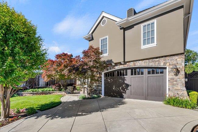 3813 Mountcliffe Court