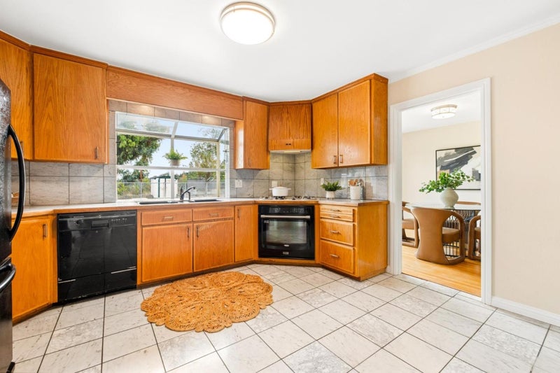 3815 Vineyard Drive