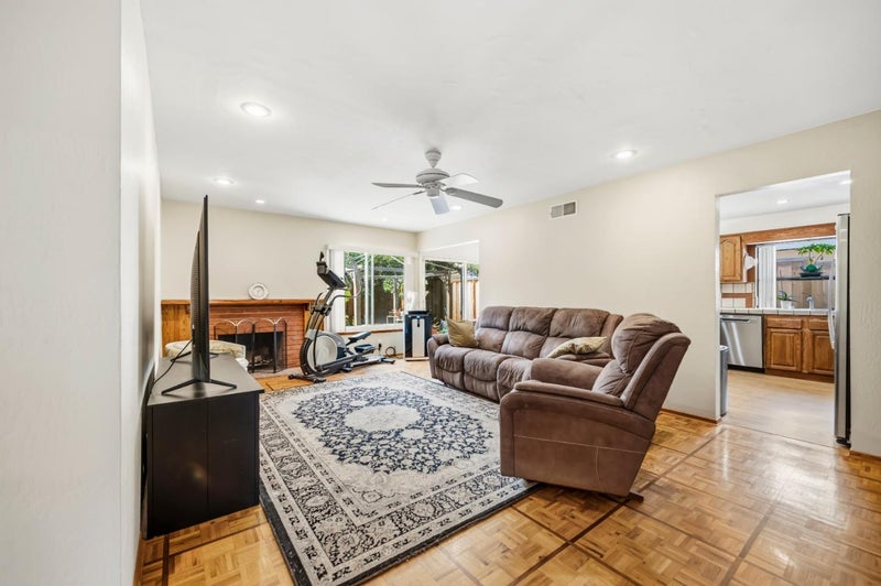 6099 Larchmont Drive