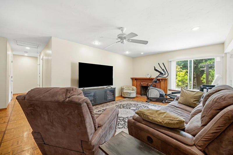 6099 Larchmont Drive