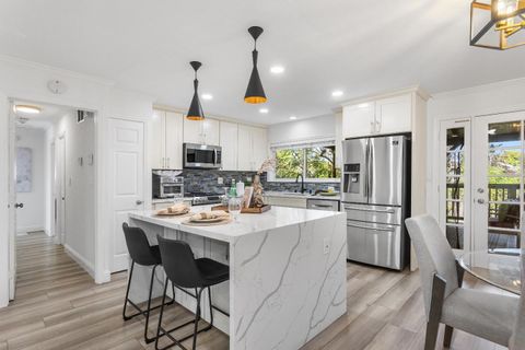 Photo of 1619 Hallbrook Drive, SAN JOSE, CA 95124 (MLS # ML82023775)
