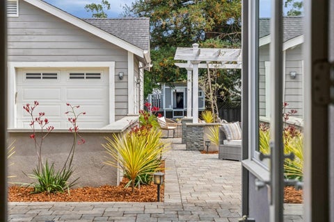 Tiny photo for 818 Crossway Road, Burlingame, CA 94010 (MLS # ML82058601)