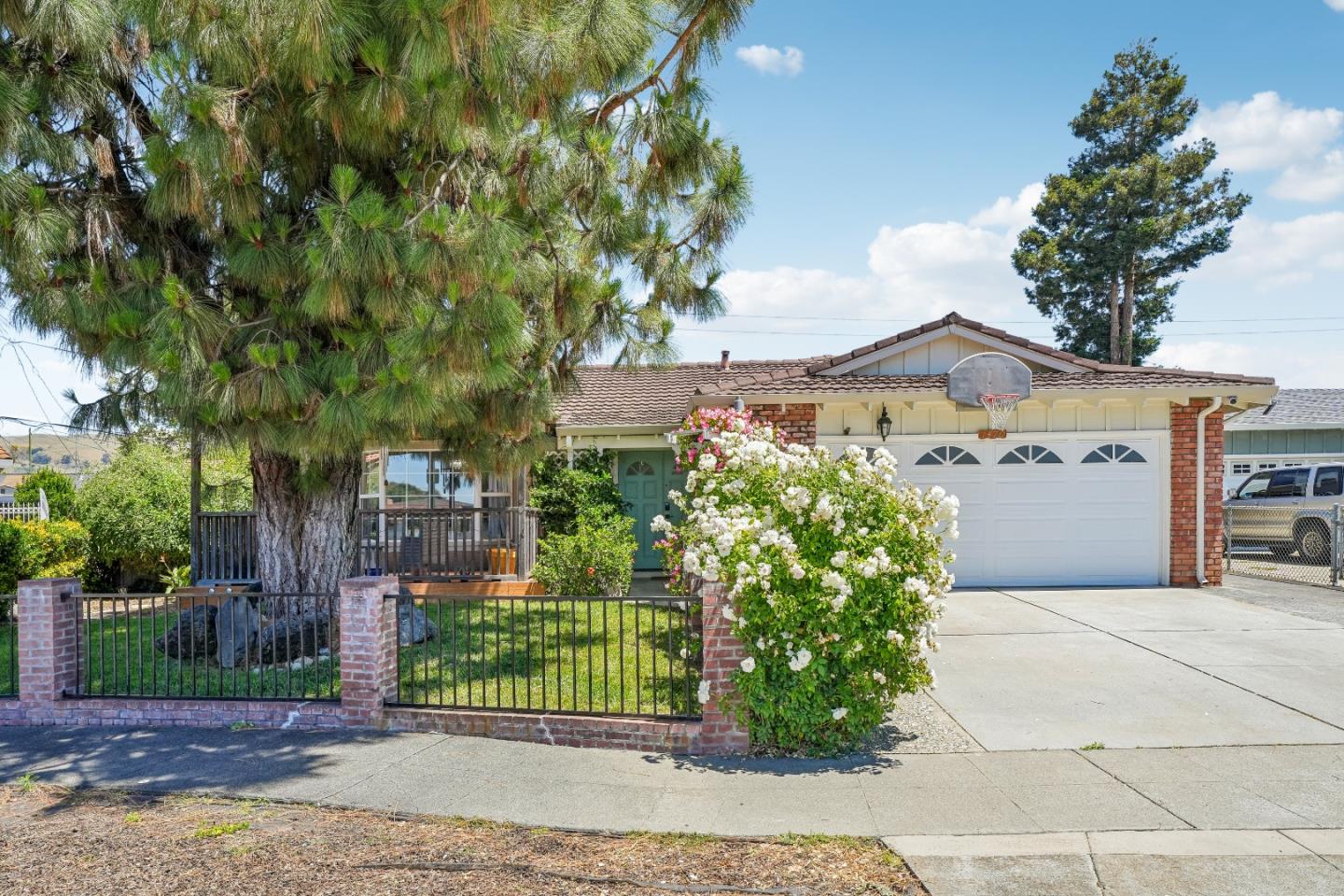 1470 Caliente Way