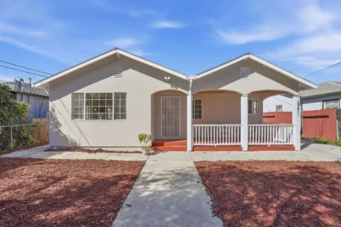 2271 Euclid Avenue, East Palo Alto, CA 94303 - #: ML82001975