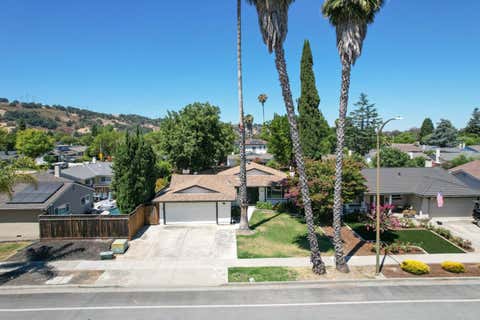 Tiny photo for 6191 Snell Avenue, San Jose, CA 95123 (MLS # ML82054247)