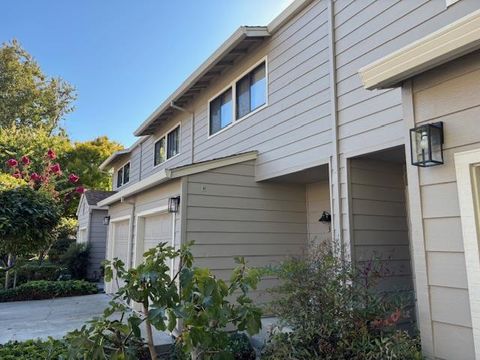 Photo of 1983 San Luis Avenue #33, MOUNTAIN VIEW, CA 94043 (MLS # ML82021342)